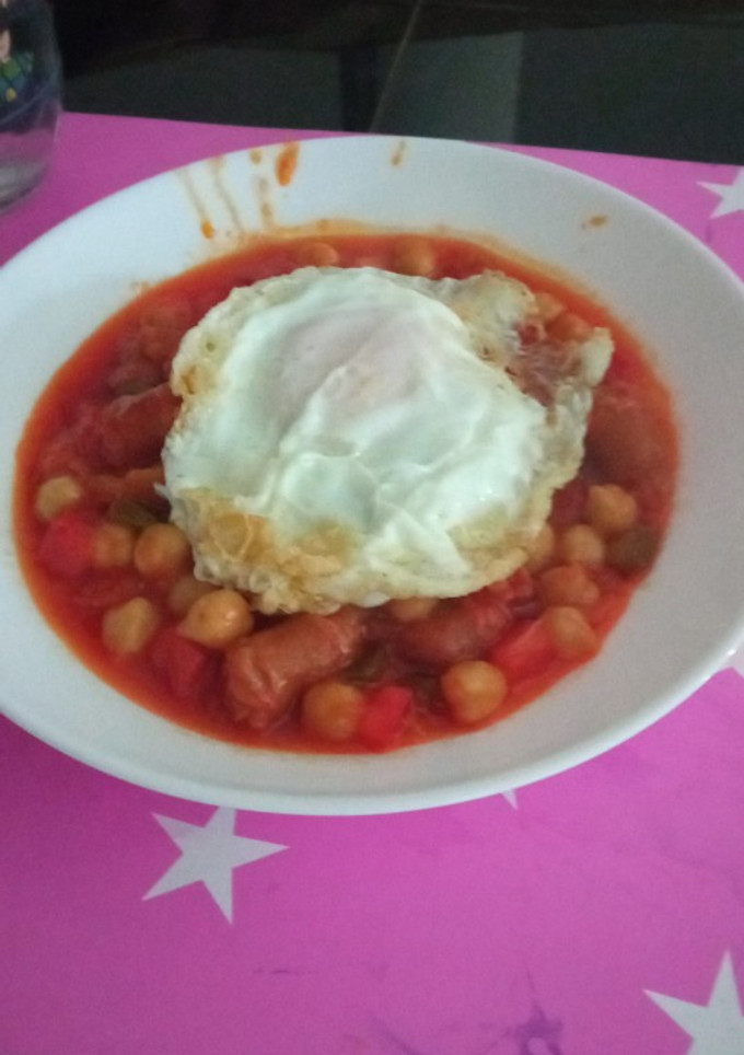 Una foto de Garbanzos con chistorra estilo Mony ñam