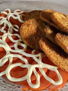 Una foto de Milanesas de berenjena 🍆