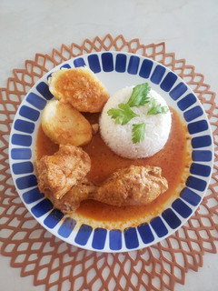 Una foto de Pollo con Maní