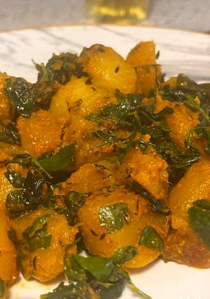 A picture of Potato and fenugreek leaf curry.