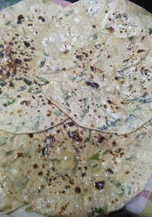 A picture of Methi fulka (chapati).