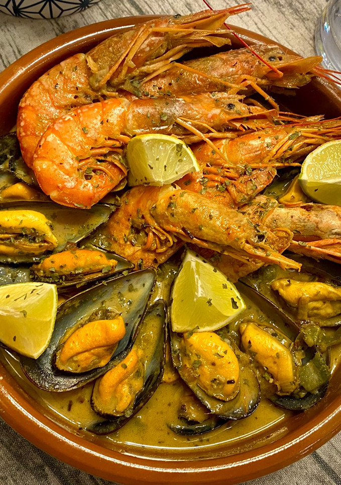 Una foto de Cazuela de mariscos al curry verde
