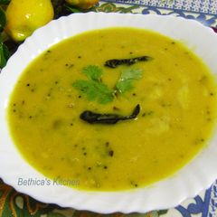 A picture of Aam diye Tok Er Dal (Masoor Dal / Red Lentil with Raw Mango - Bengali Style).