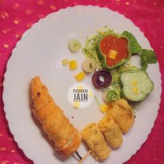 A picture of CRISPY PAPAD ROLL WITH MINTY DIP jain special.