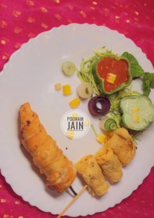 A picture of CRISPY PAPAD ROLL WITH MINTY DIP jain special.