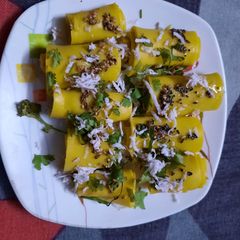 A picture of Khandvi.