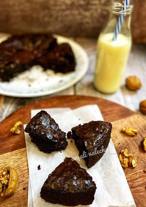A picture of Brownie cake.
