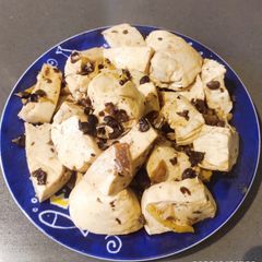 A picture of Tofu with Tauci.