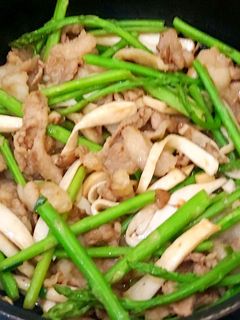 Hình của món Măng trúc xào măng tây và gầu bò.