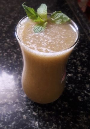 આમ પન્ના વિથ ફુદિના (Aam Panna with mint recipe In Gujarati) રેસીપી મુખ્ય ફોટો