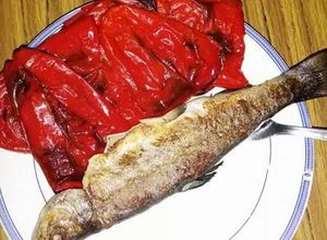 Foto principal de Pimentos asados con trucha a la plancha
