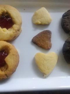 વેનીલા જામ કૂકીઝ & ચોકલેટ કૂકીઝ(cookies recipe in gujarati) રેસીપી મુખ્ય ફોટો