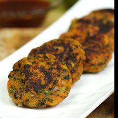 A picture of Easy Aloo Spinach Tikki (potato spinach patties).