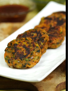 A picture of Easy Aloo Spinach Tikki (potato spinach patties).