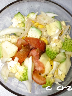 Una foto de Ensalada de romanescu