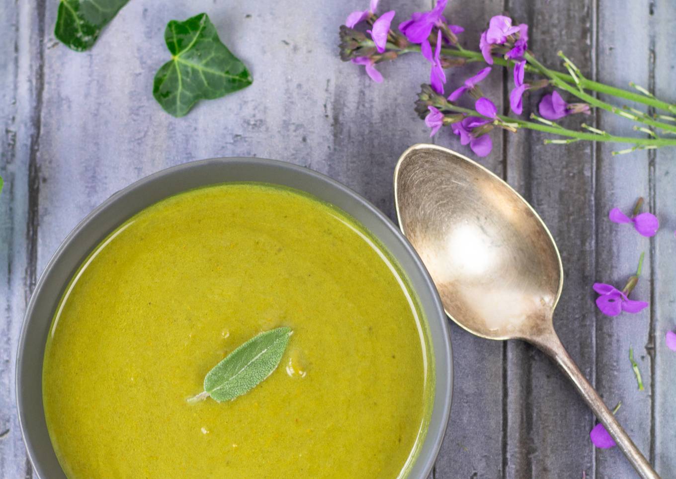 Soupe de patate douce et épinard au curry