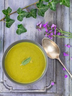 Une photo de Soupe de patate douce et épinard au curry