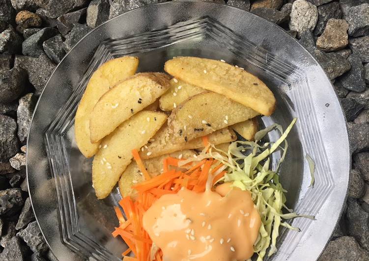 Rahasia Menghidangkan Kentang goreng with salad sayur yang Enak Banget!