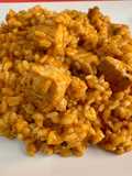 Arroz con carne y alitas