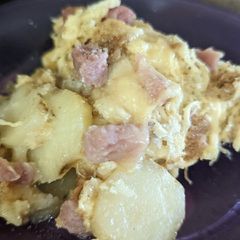 A picture of Chicken cordon blue casserole.