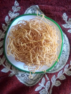 चटपटीत आलू भुजिया शेव (aloo bhujiya recipe in marathi) रेसिपी चे मुख्य फोटो