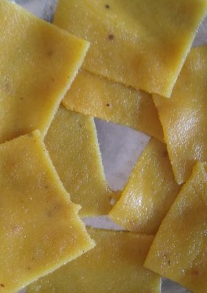 બોમ્બે હલવો (Bombay Halwa Recipe In Gujarati) રેસીપી મુખ્ય ફોટો