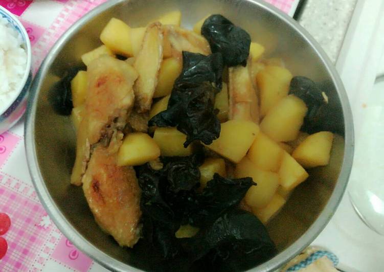 Ayam tumis jamur hitam simple