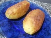 Una foto de papa rellena peruana