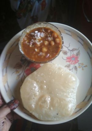 A picture of Chole bhature.