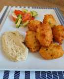 Buñuelos de merluza+ hummus de aceitunas