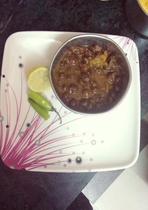 A picture of Black chickpeas (kale chhole).