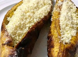 Una foto de Plátano amarillo con queso 🇻🇪 #mundo
