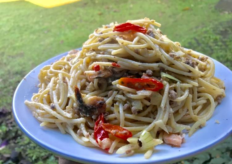 Cara Gampang Membuat Spaghetti aglio olio udang dan ayam giling yang Enak