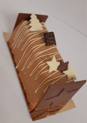 Une photo de Bûche vanille coeur caramel
