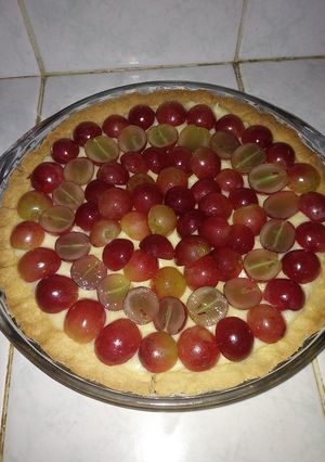 Una foto de Tarta de frutas con relleno de crema pastelera