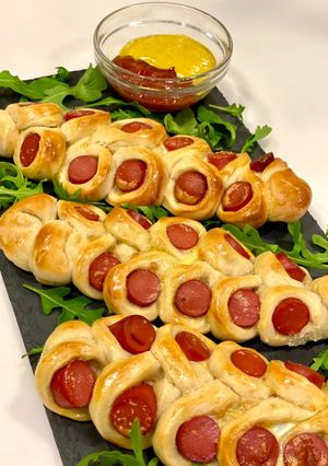 Φωτογραφία της συνταγής Εναλλακτικά hot dog με ζύμη πίτσας