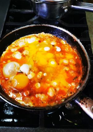 Una foto de Huevos En Sofrito