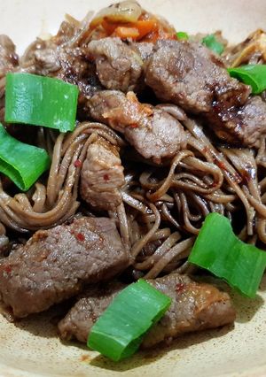 A picture of Fried Soba Noodles with Beef.