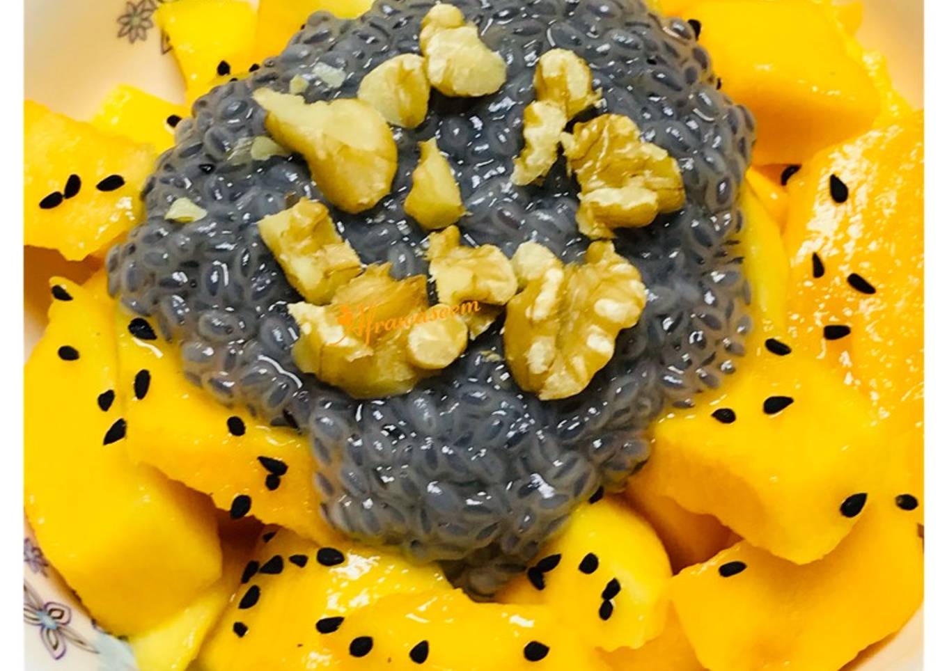 Chia mango salsa