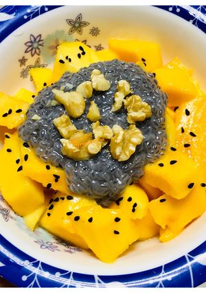 A picture of Chia mango salsa.