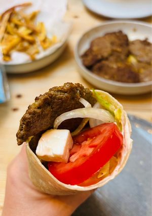 Une photo de Durum kefta sauce piquante au yaourt