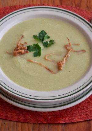 Una foto de Sopa de coliflor y calabacita