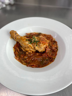 Una foto de Pollo a la vasca
