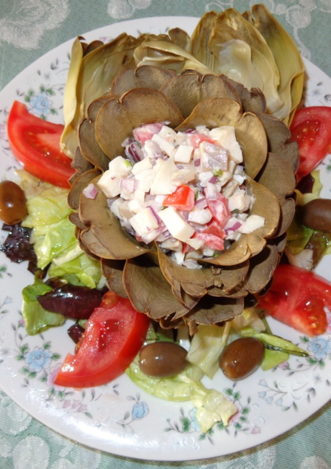 Una foto de ALCACHOFAS RELLENA CON SALPICÓN DE LOCOS. JON STYLE