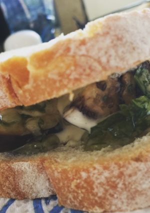 Una foto de Sándwich vegetariano de berenjenas
