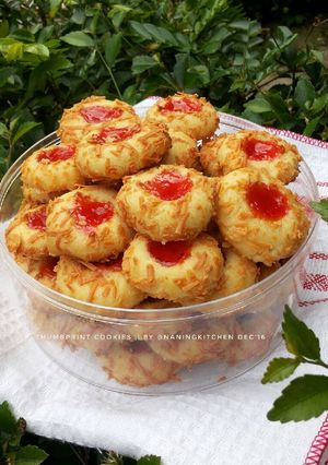 Foto resep Crunchy strawberry thumbprint cheese cookies