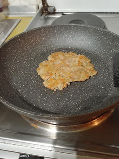 Una foto de Hamburguesas de arroz y brócoli para bebés (blw)