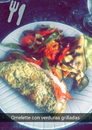 Una foto de Omelette con verduras grilladas