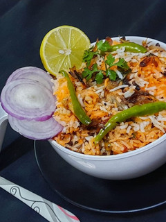 वेज दम बिरयानी (veg dum biryani recipe in Hindi) रेसिपी मुख्य फोटो