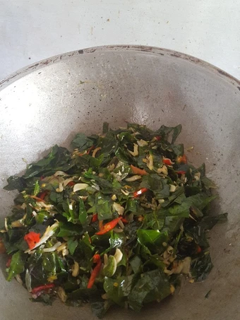 Langkah Mudah untuk Membikin Resep Tumis Daun Melinjo Campur Teri yang Sempurna Anti Ribet, Mantap
